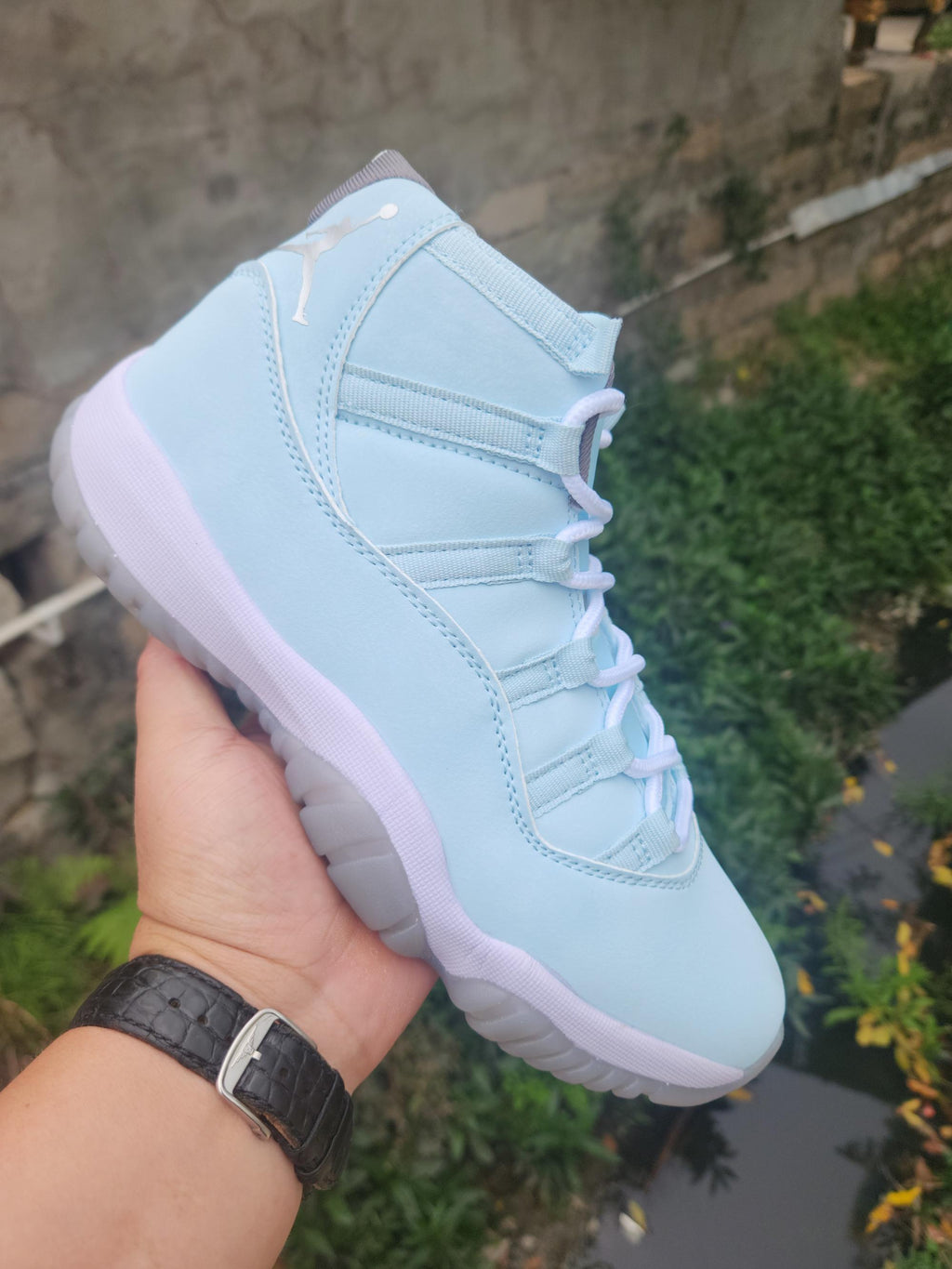 Air Jordan 11 Retro Pale‑Moon