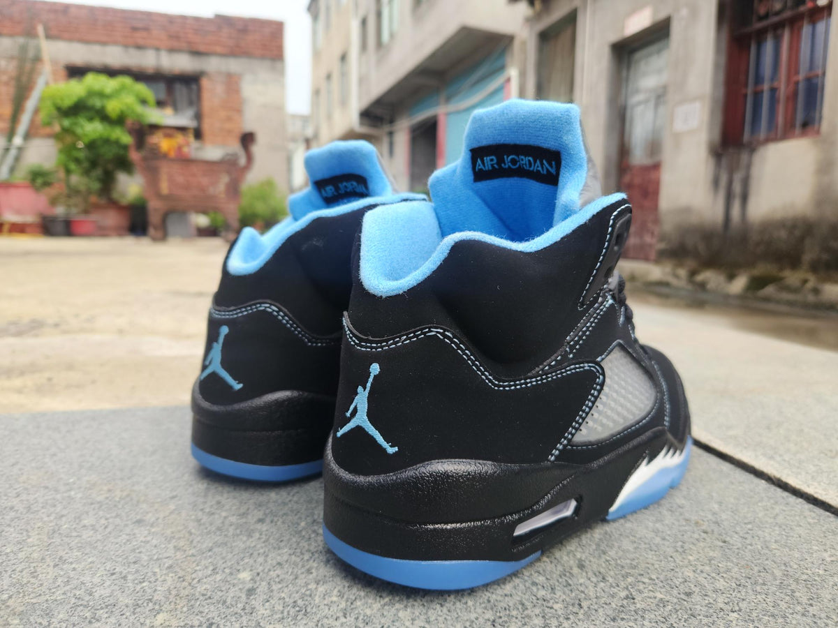 Air Jordan 5 ‘BlackUniversity Blue’