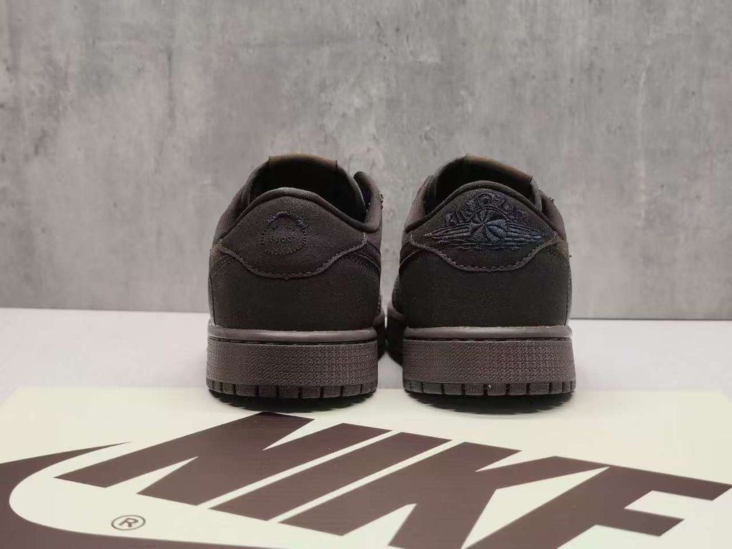 Travis Scott x Air Jordan 1 Low OG SP Dark Brown Reverse Swoosh 9.0